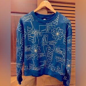 Nike crewneck pullover. Size M. Dark blue/turquoise. Gold printed design.
